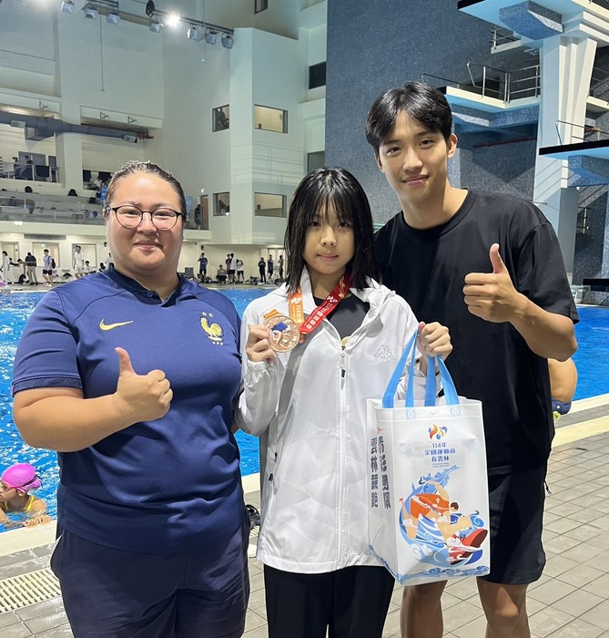 八年二班許仟妮同學圖片