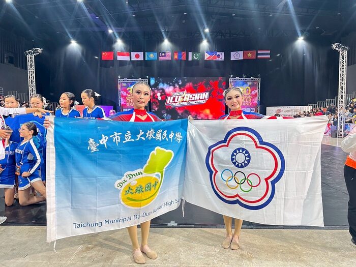 902 鄭羽恩  908 劉子郁  彩球雙人青少年組  銀牌圖片