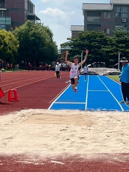 九年十班  游程羚同學  跳遠第二名圖片