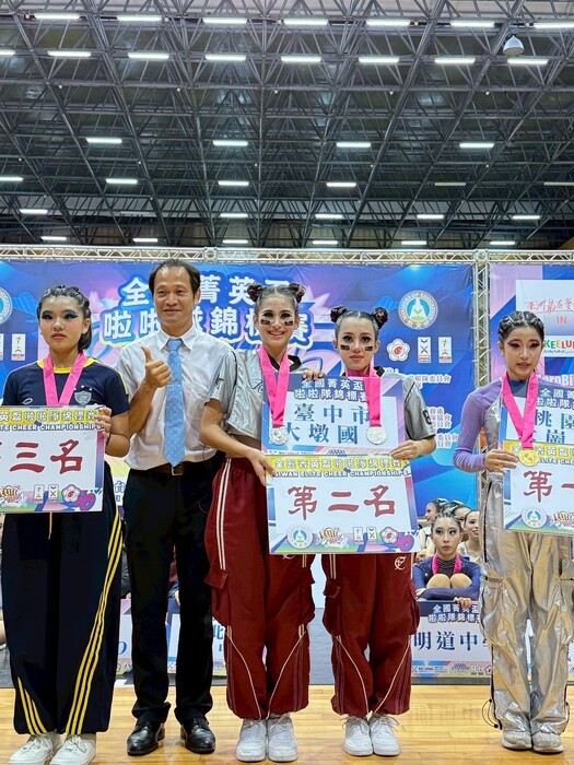 嘻哈雙人國中組銀牌圖片